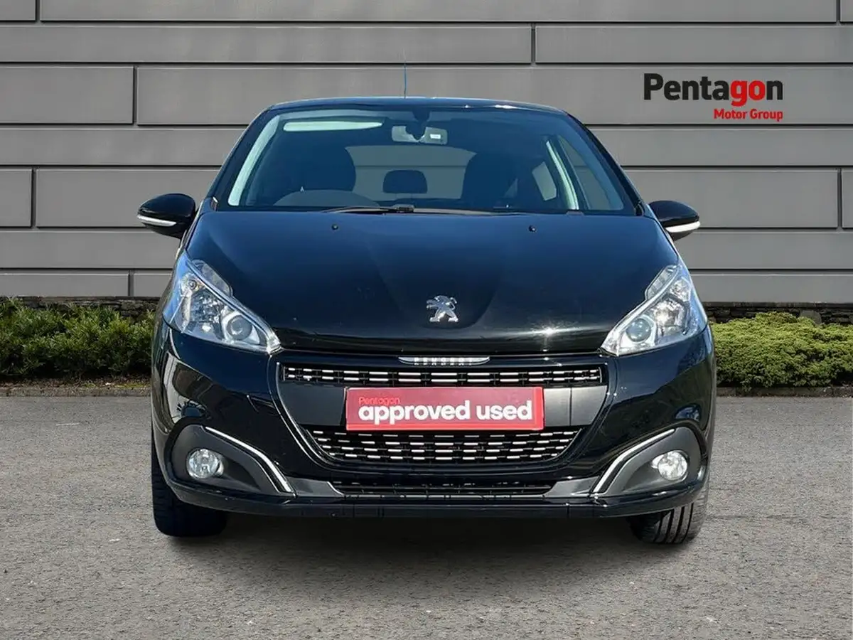 2018-peugeot-208-12-puretech-black-edition-big-12