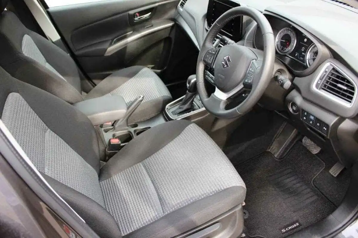 2024-suzuki-s-cross-15-motion-big-24