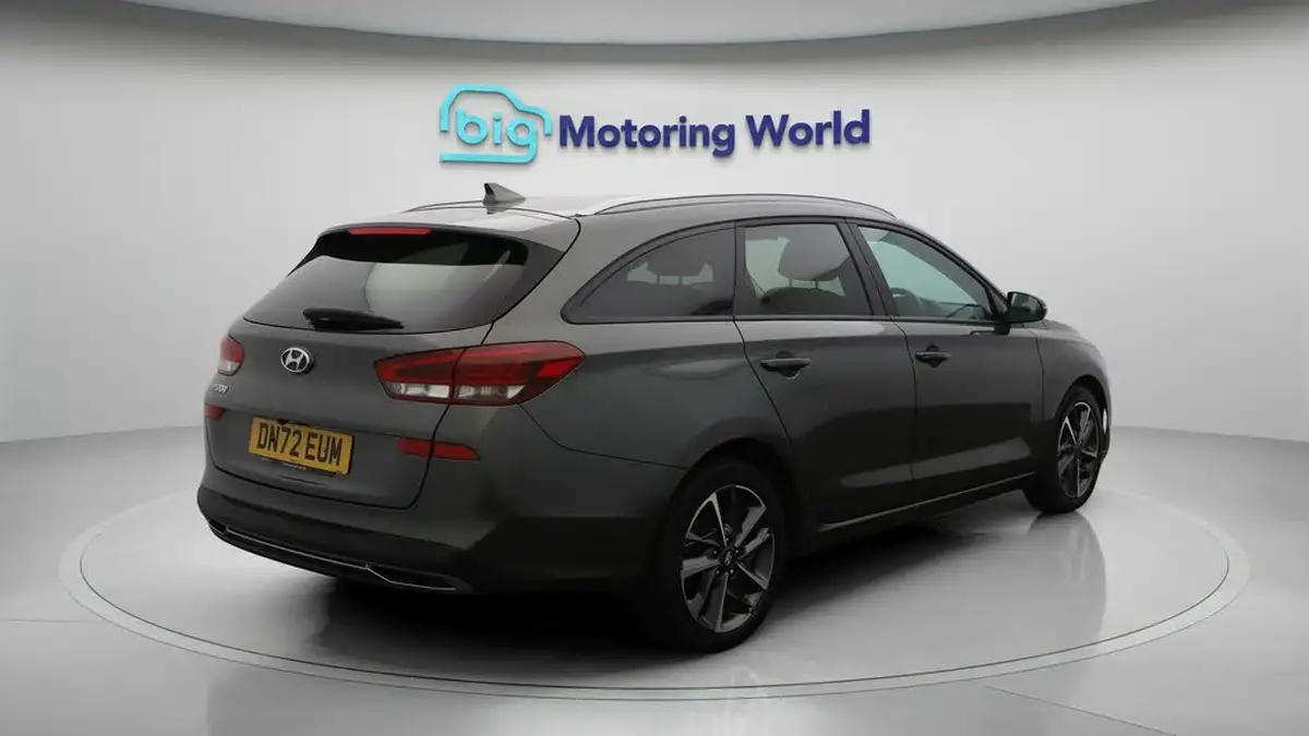 2022-hyundai-i30-10-t-gdi-premium-tourer-big-7