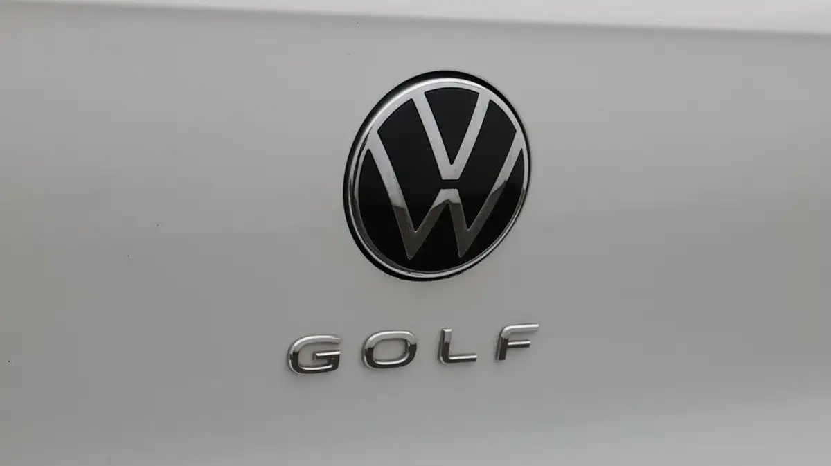 2022-volkswagen-golf-15-etsi-r-line-150ps-hatchback-big-21