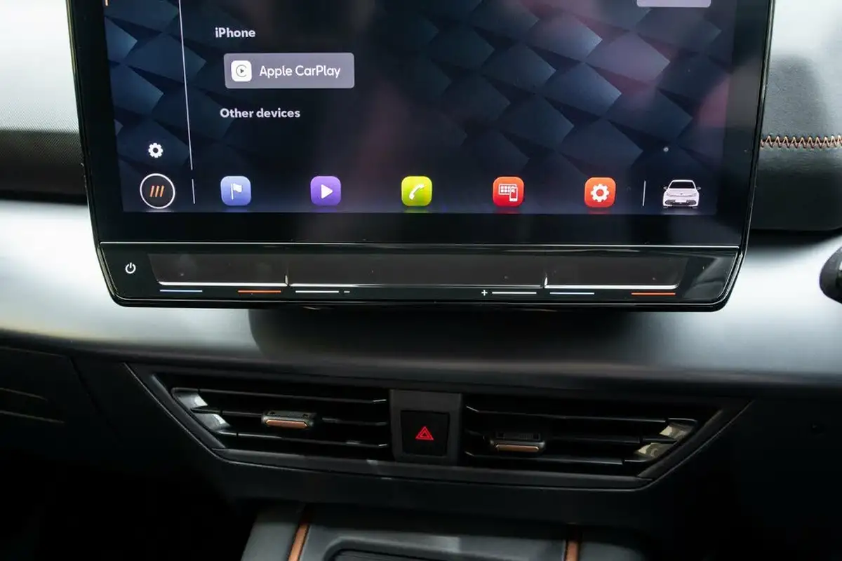 2022-cupra-born-e-v2-204ps-58kwh-big-32