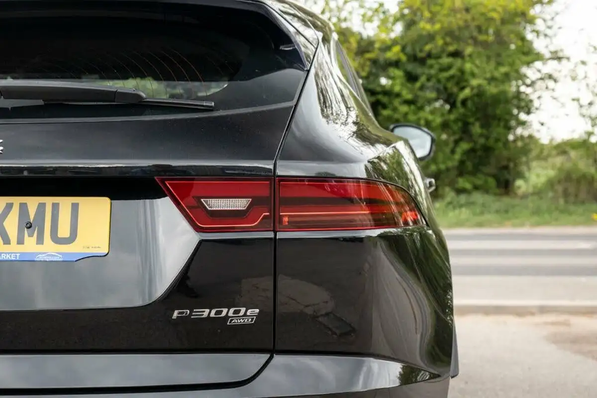 2021-jaguar-e-pace-15-p300e-r-dynamic-s-big-41