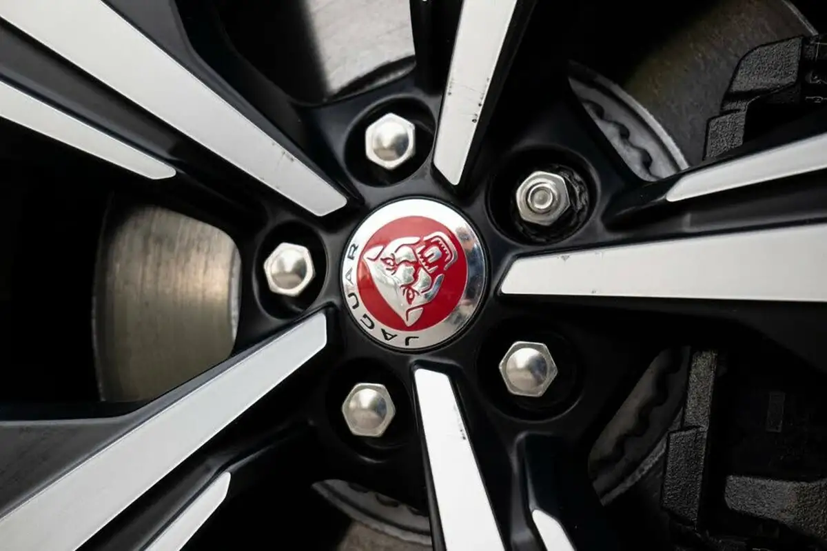2021-jaguar-e-pace-15-p300e-r-dynamic-s-big-37