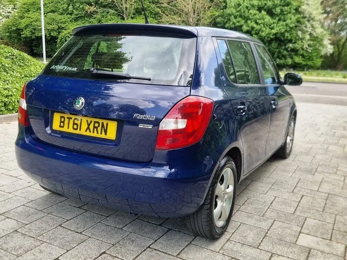 2012-skoda-fabia-14-se-mpi-85bhp-hatchback-big-3