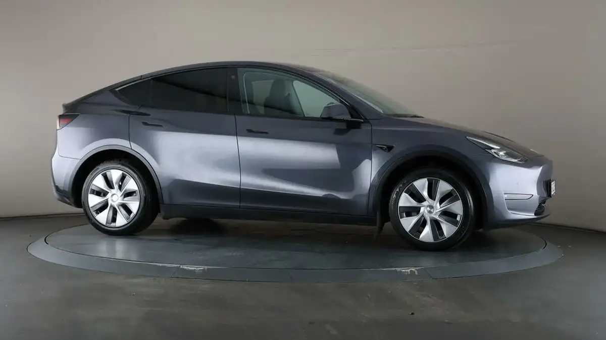 2022-tesla-model-y-e-long-range-big-51