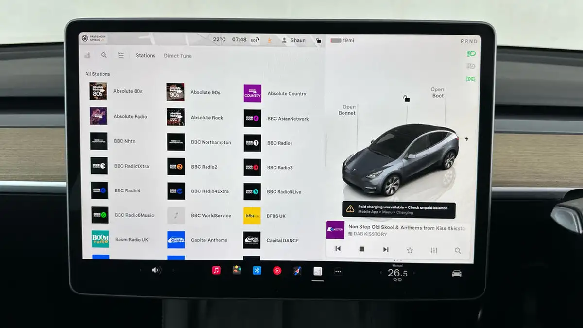 2022-tesla-model-y-e-long-range-big-23