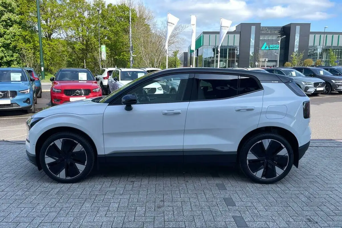 2025-volvo-ex30-e-single-motor-ultra-big-9