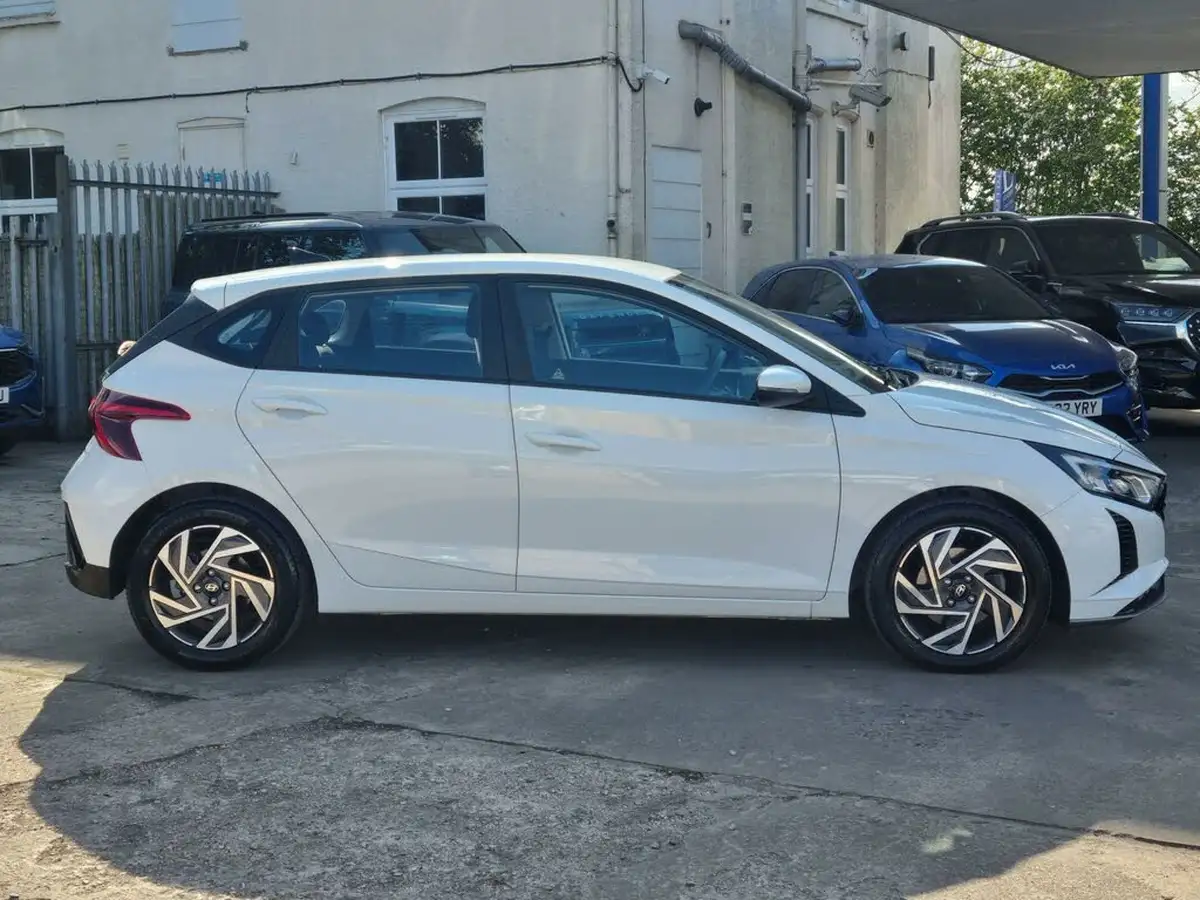 2023-hyundai-i20-10-t-gdi-advance-big-7