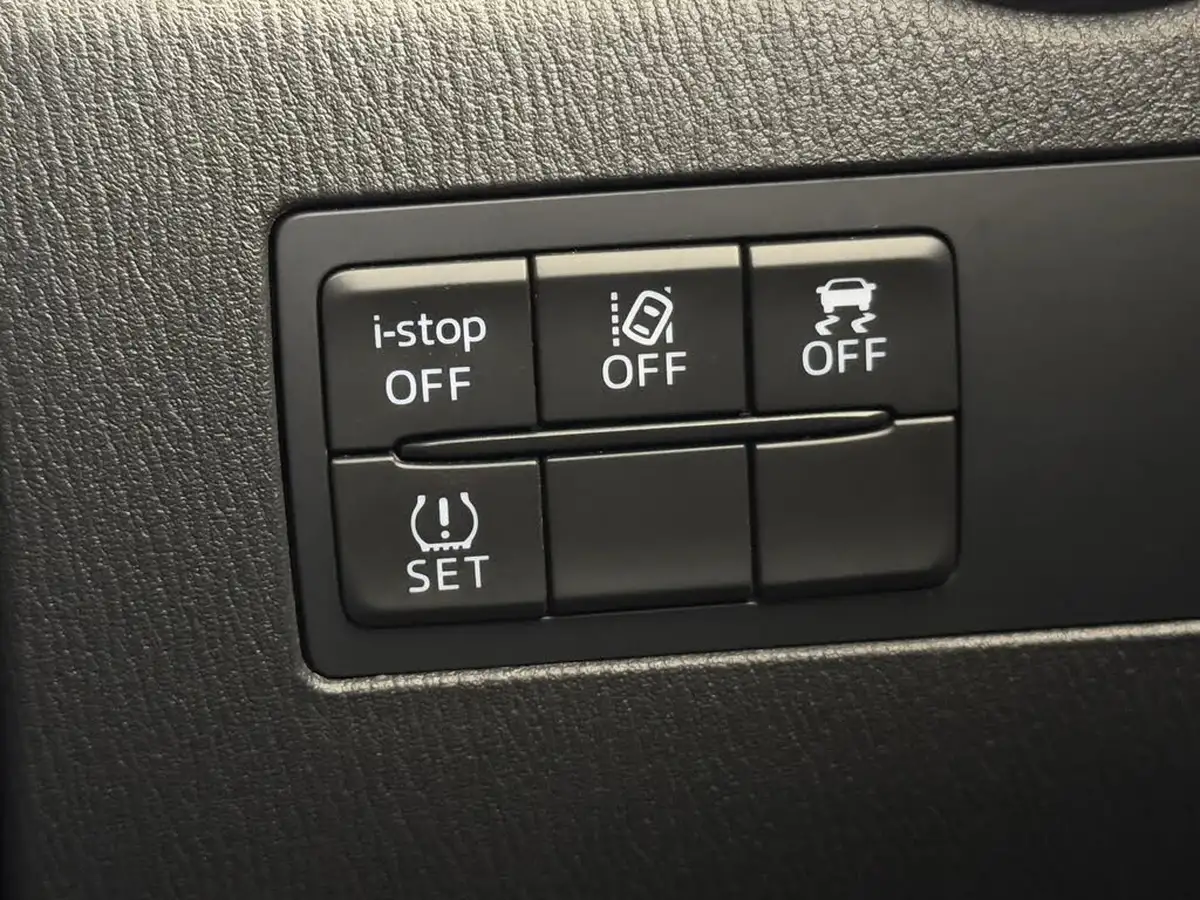 2024-mazda-mazda2-15-skyactiv-g-exclusive-line-big-30
