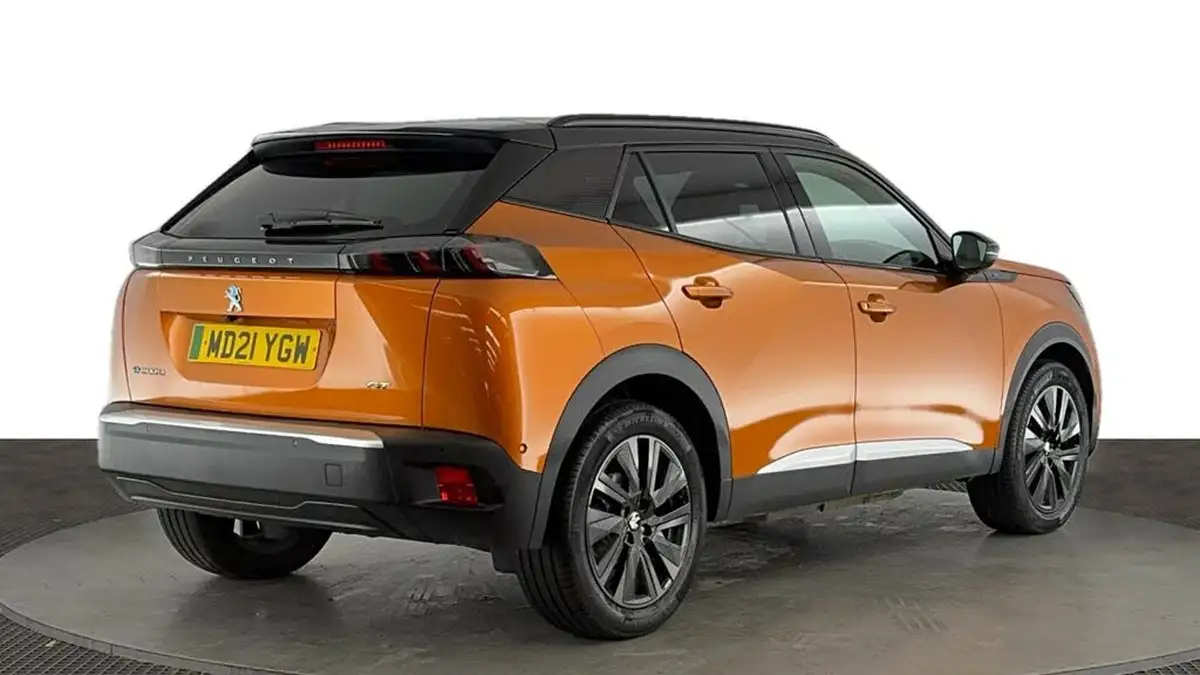 2021-peugeot-2008-suv-e-gt-premium-big-3