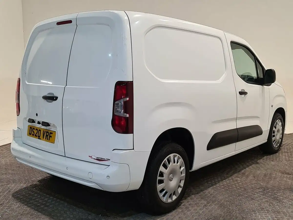 2020-vauxhall-combo-15cdti-sportive-2300-100pseu6dt-l1h1-panel-big-32
