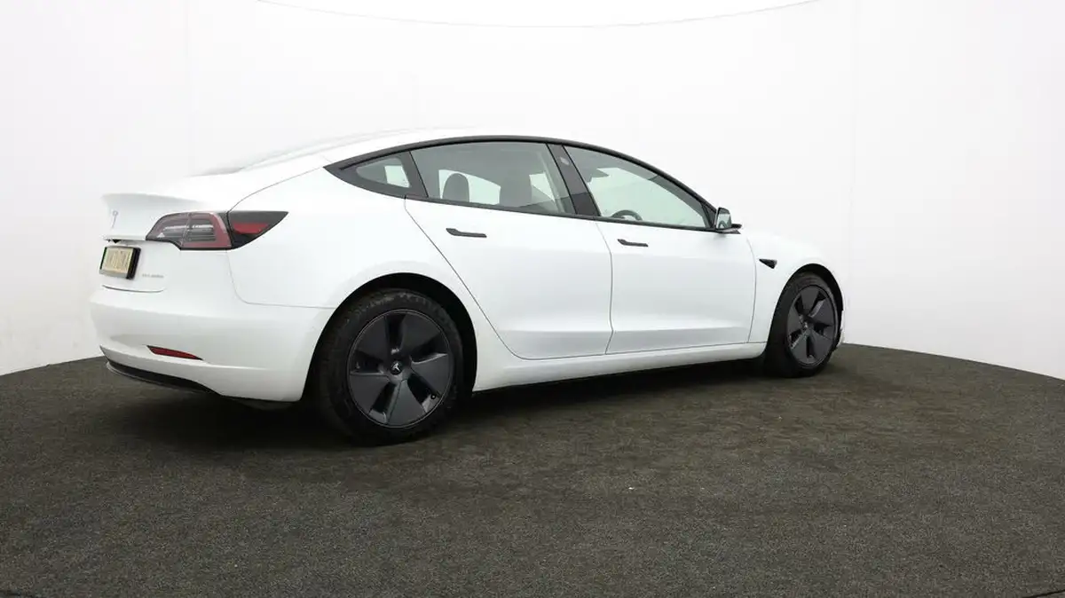 2022-tesla-model-3-e-long-range-big-27