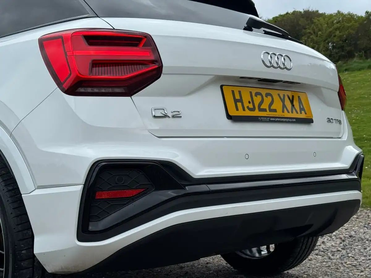 2022-audi-q2-10-30-tfsi-black-edition-big-12