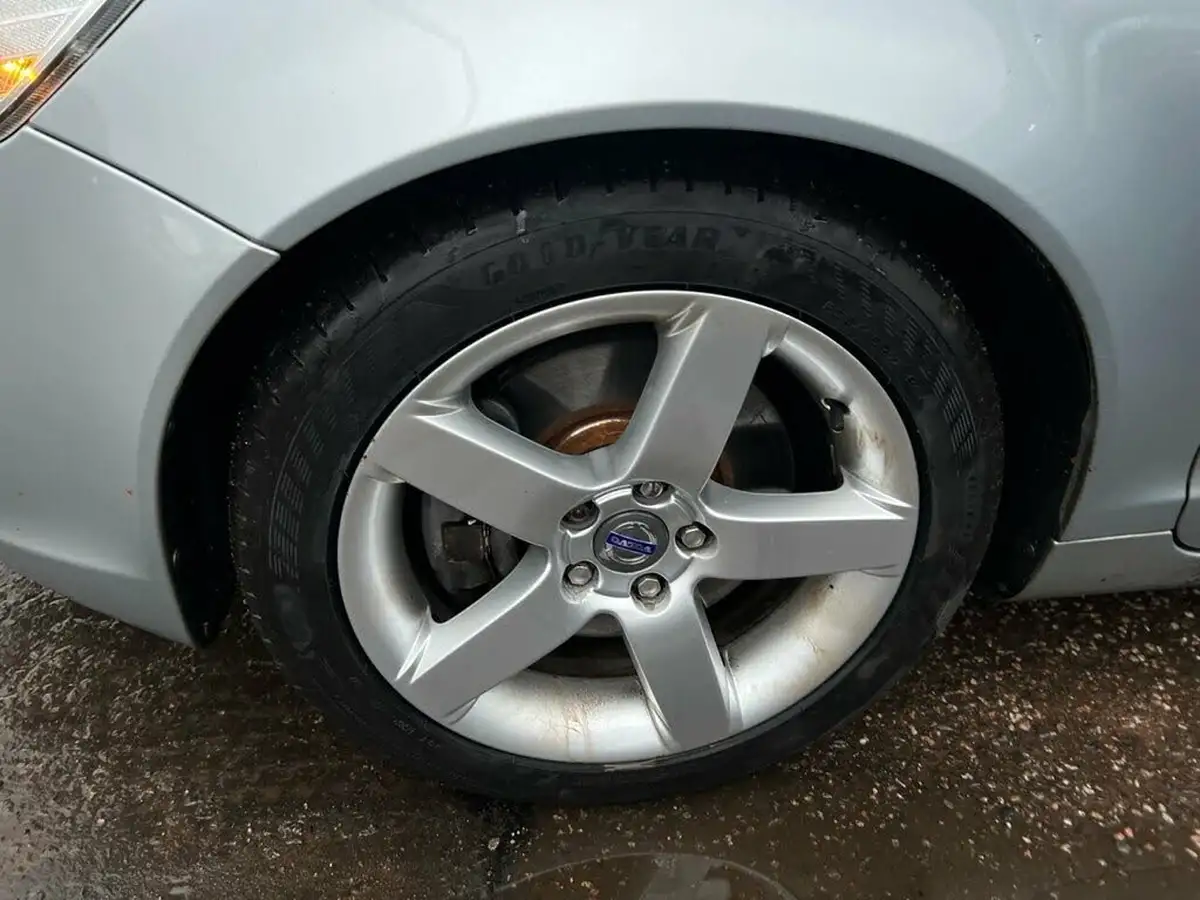 2011-volvo-c70-20td-d3-se-lux-geartronic-big-27