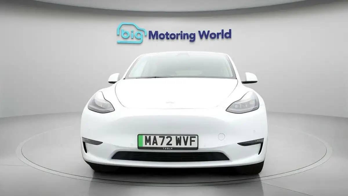 2022-tesla-model-y-e-long-range-big-1