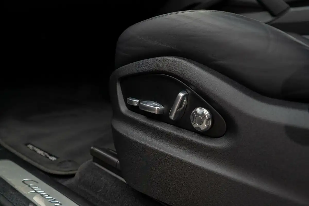 2019-porsche-cayenne-30-v6-coupe-big-39