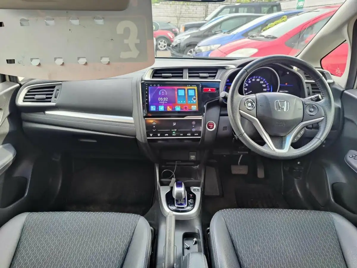 2013-honda-fit-18-hybrid-cruise-big-12