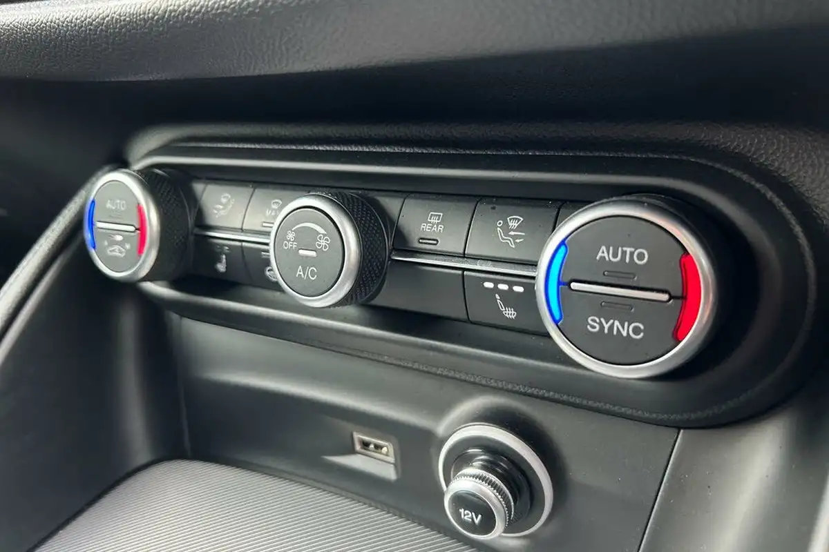 2023-alfa-romeo-stelvio-20-veloce-big-13