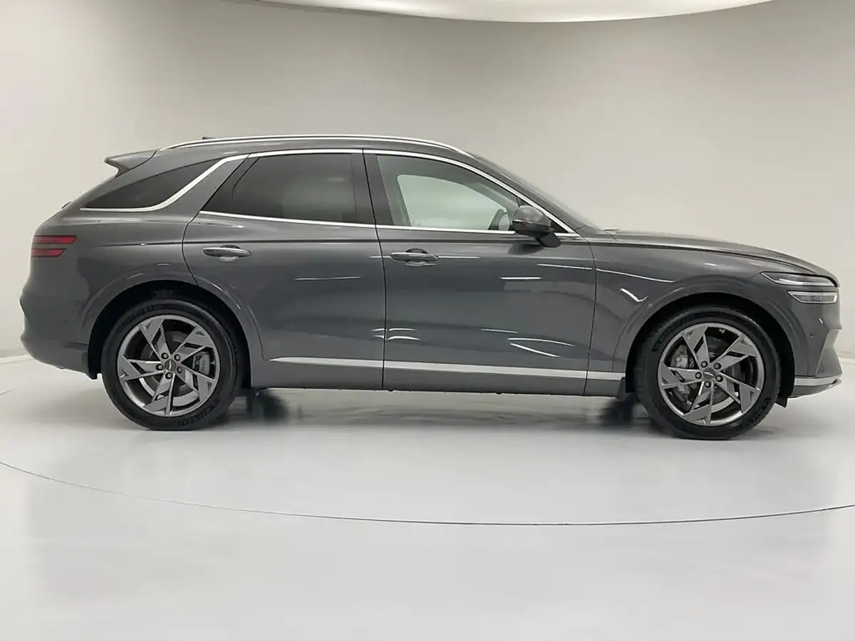 2023-genesis-gv70-e-sport-line-big-1
