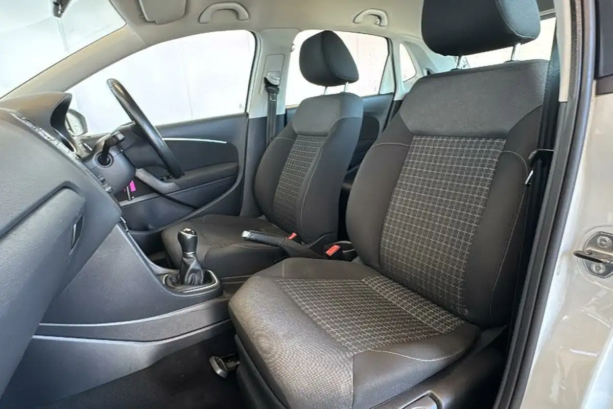 2015-volkswagen-polo-12-tsi-se-5d-big-15