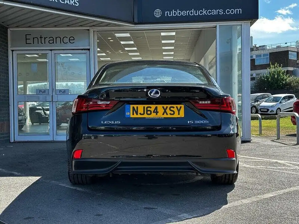 2014-lexus-is-300h-25-premier-big-5