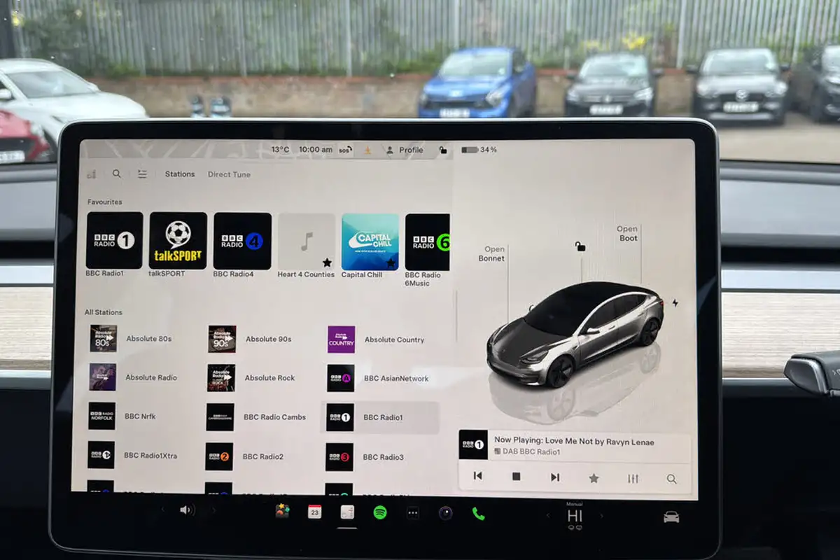 2022-tesla-model-3-e-long-range-big-19