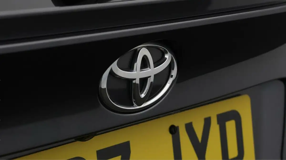 2018-toyota-c-hr-12-excel-big-20