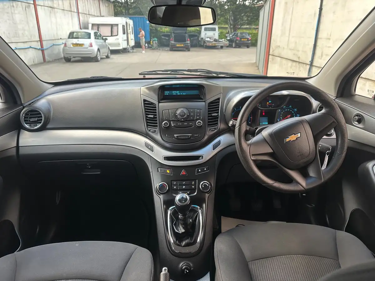 2011-chevrolet-orlando-18-ls-big-15