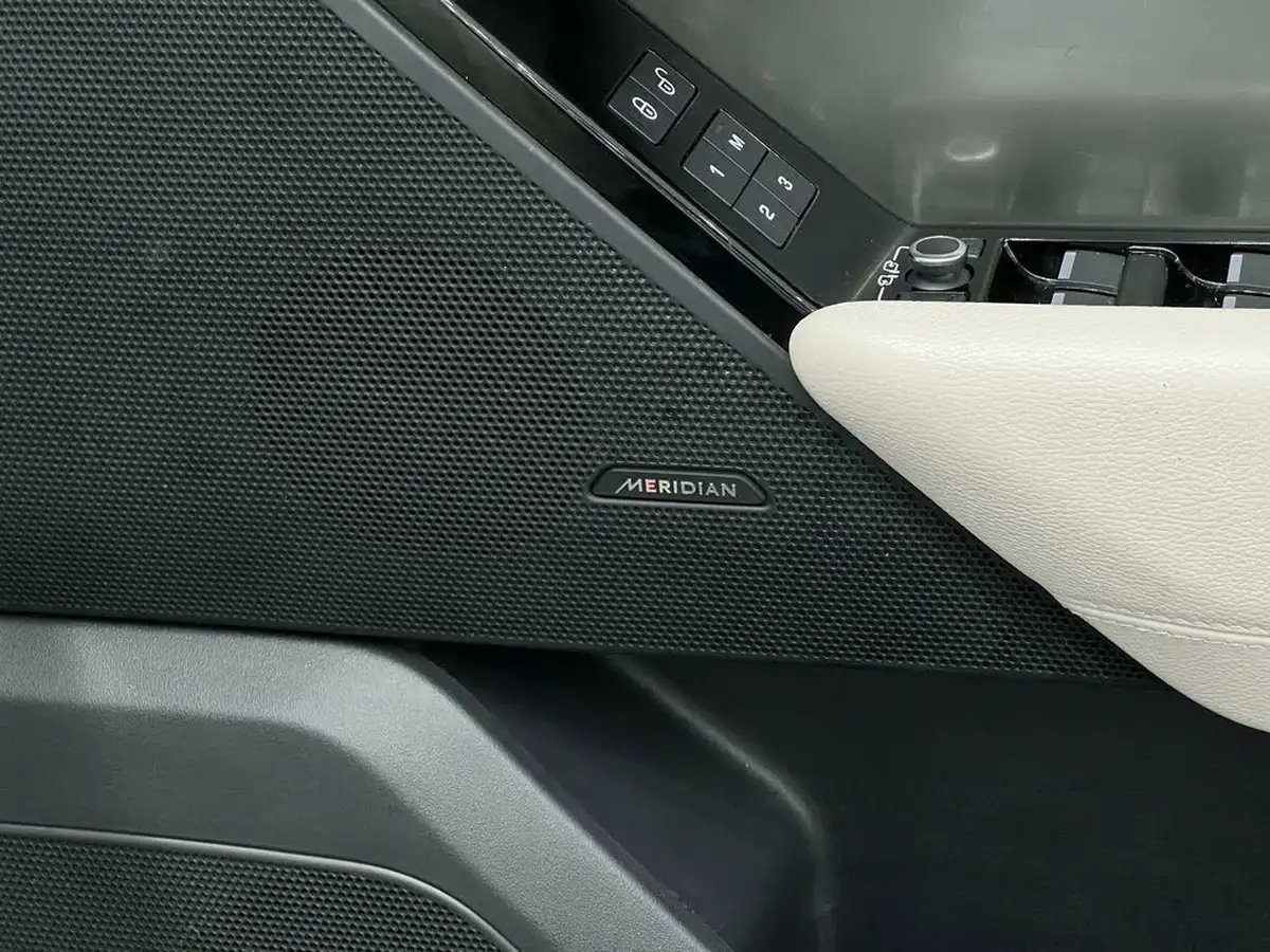 2017-land-rover-range-rover-velar-20-d240-s-big-30