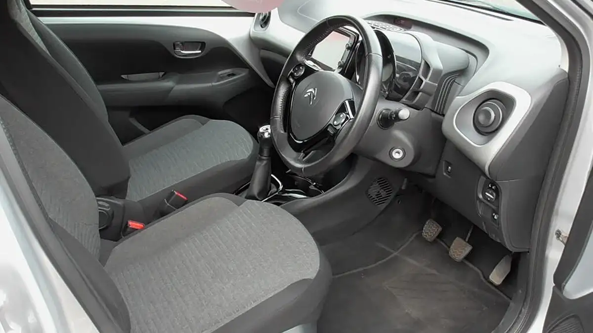 2017-citroen-c1-12-puretech-flair-5d-big-10