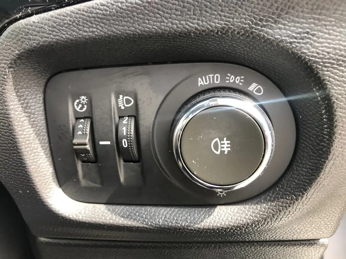 2021-vauxhall-corsa-12i-griffin-edition-big-29