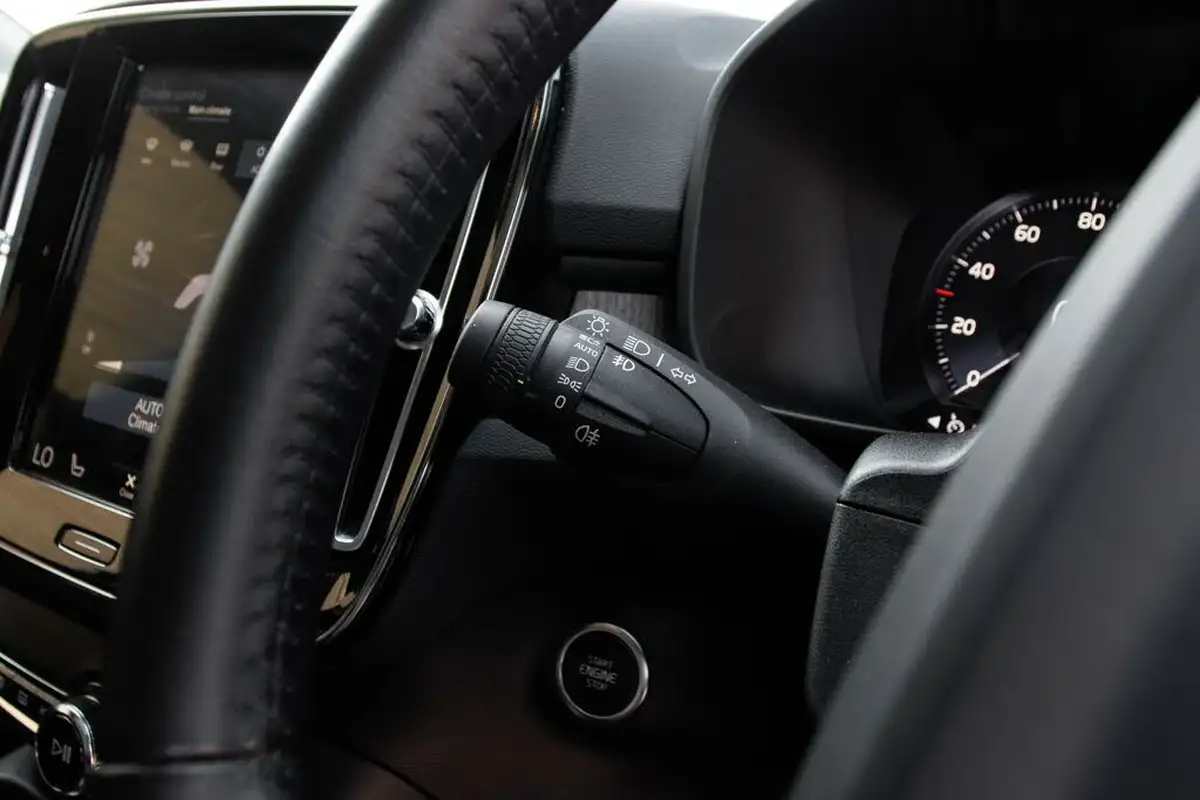 2019-volvo-xc40-20-t4-inscription-pro-awd-big-16