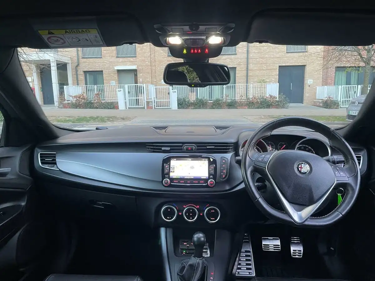 2016-alfa-romeo-giulietta-17-quadrifoglio-verde-big-35