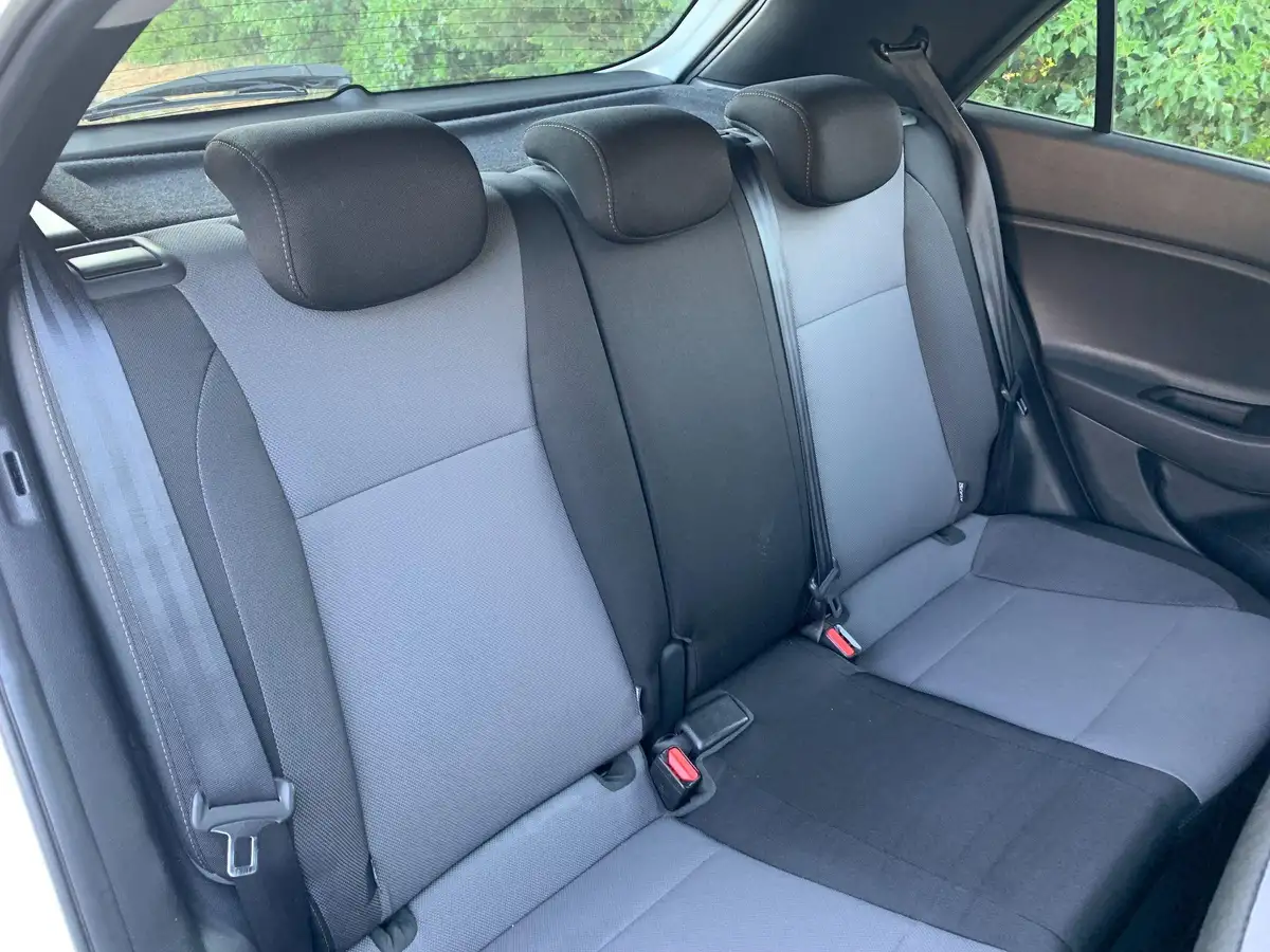 2017-hyundai-i20-12-se-hatchback-5d-big-37