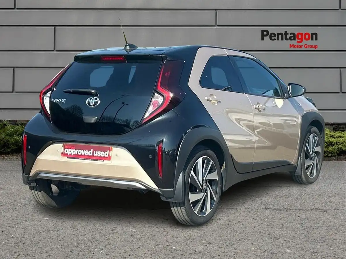 2023-toyota-aygo-x-10-vvt-i-exclusive-cvt-big-3