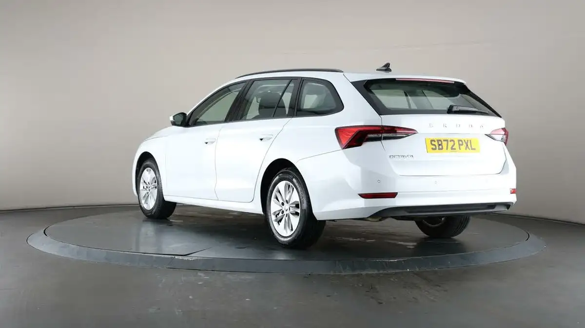 2023-skoda-octavia-20tdi-se-technology-116ps-estate-big-59