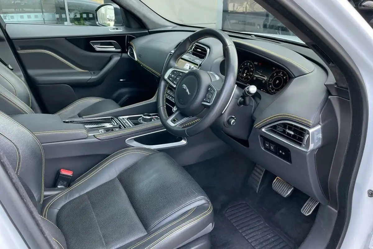 2019-jaguar-f-pace-30td-300-sport-big-15