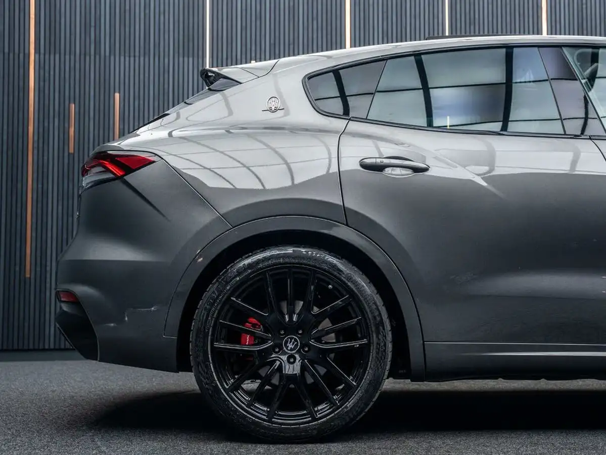 2021-maserati-levante-30-gransport-big-19