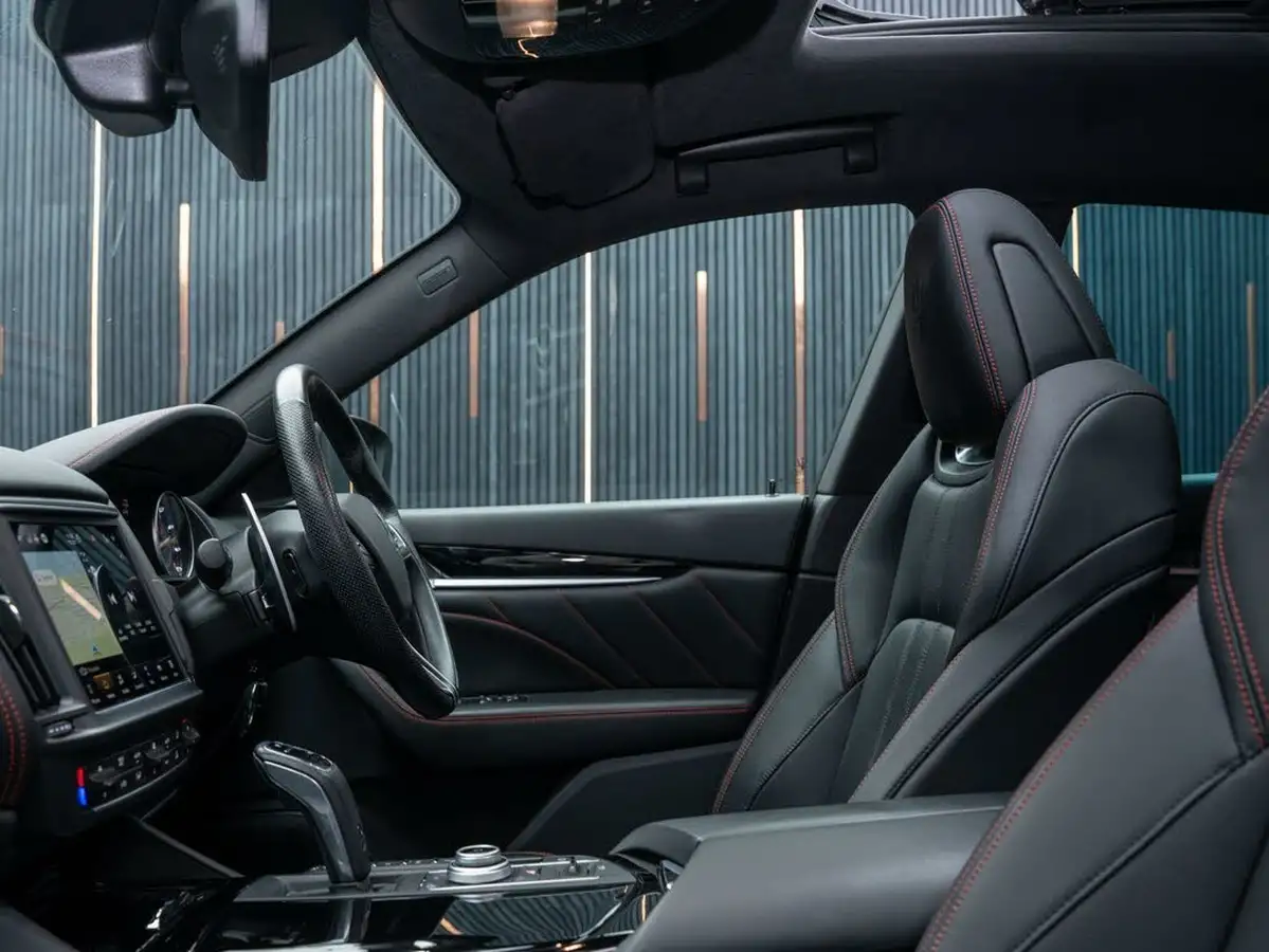 2021-maserati-levante-30-gransport-big-43