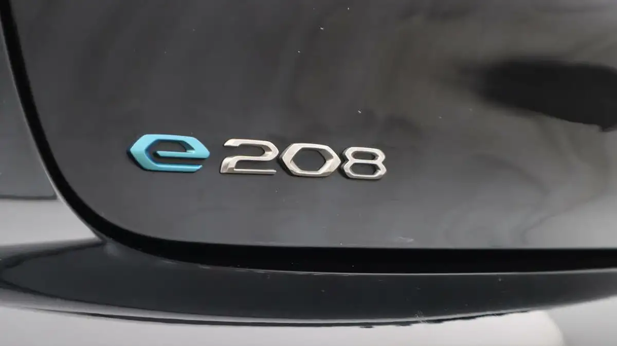 2022-peugeot-208-e-gt-136bhp-50kwh-big-21