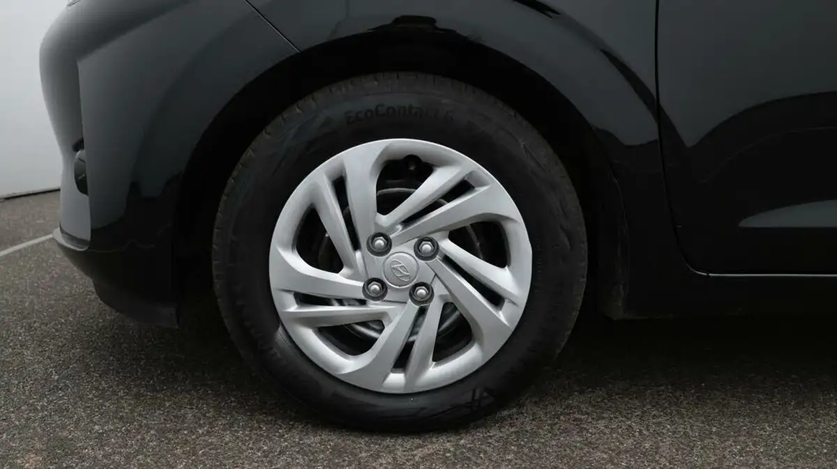 2023-hyundai-i10-10-se-big-18