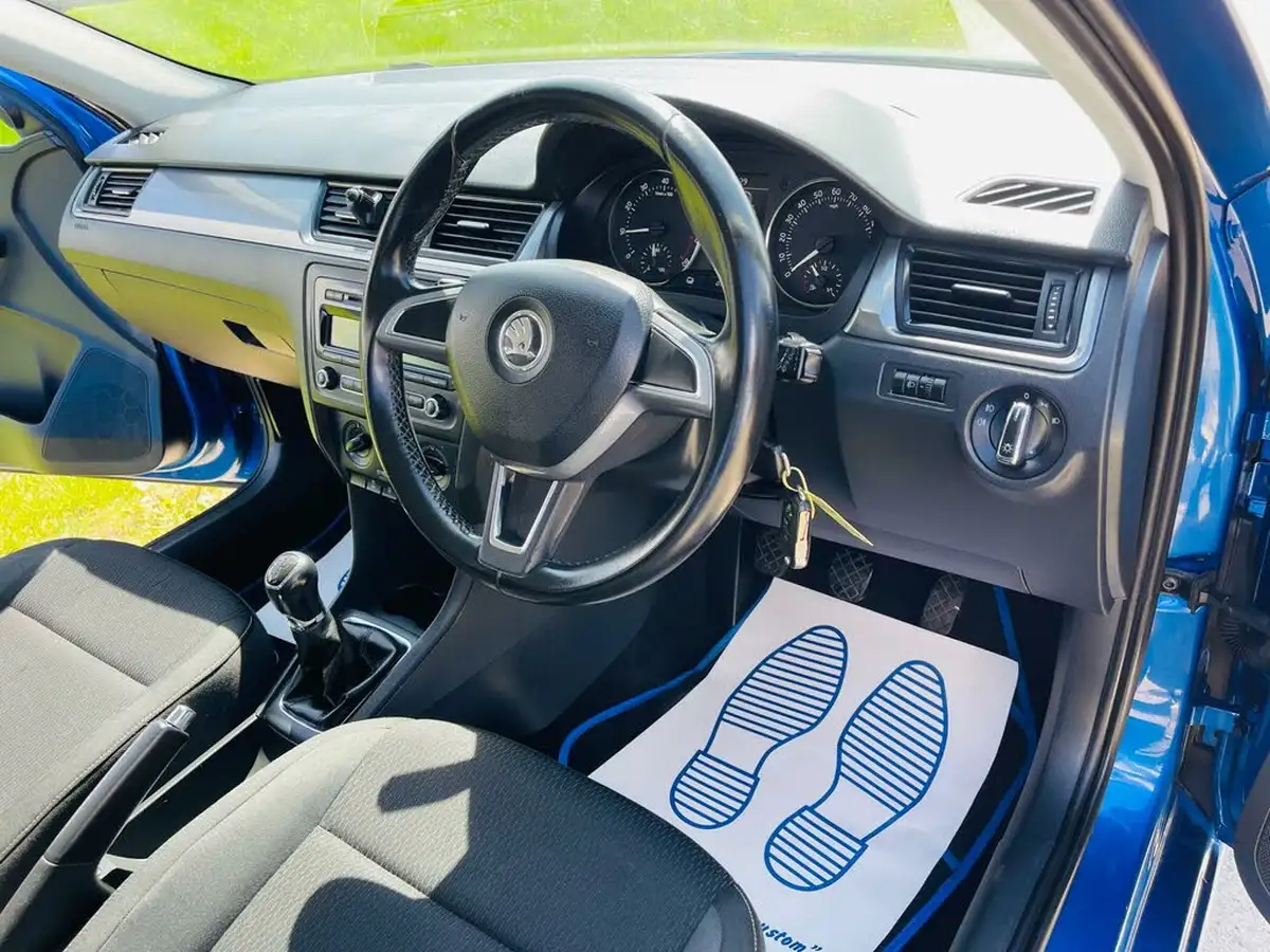 2015-skoda-rapid-12-se-86ps-big-29