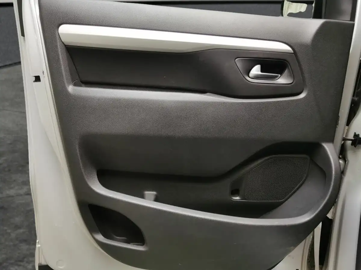 2019-citroen-spacetourer-15bluehdi-business-m-big-26