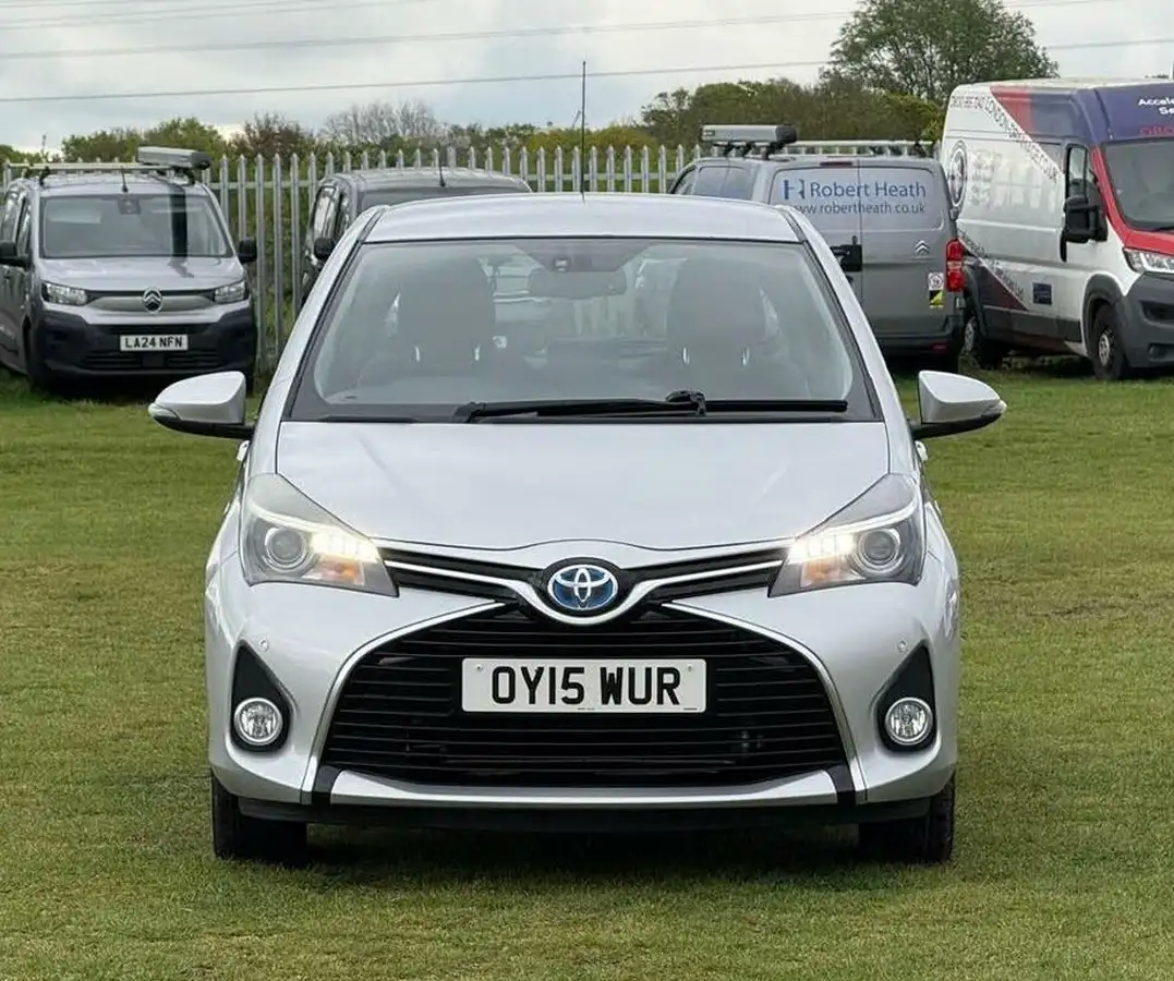 2015-toyota-yaris-15-vvt-i-excel-hybrid-15in-big-5
