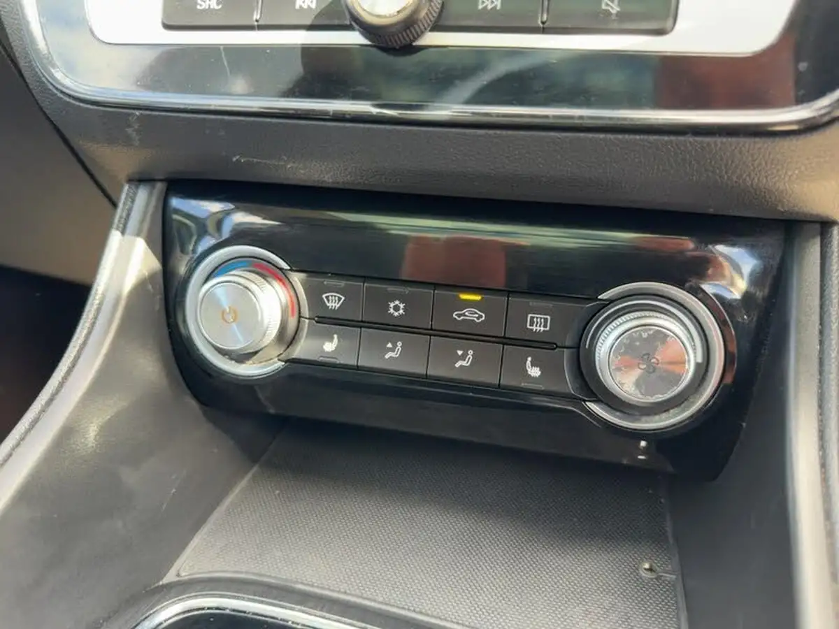 2022-mg-zs-suv-e-exclusive-ev-big-10
