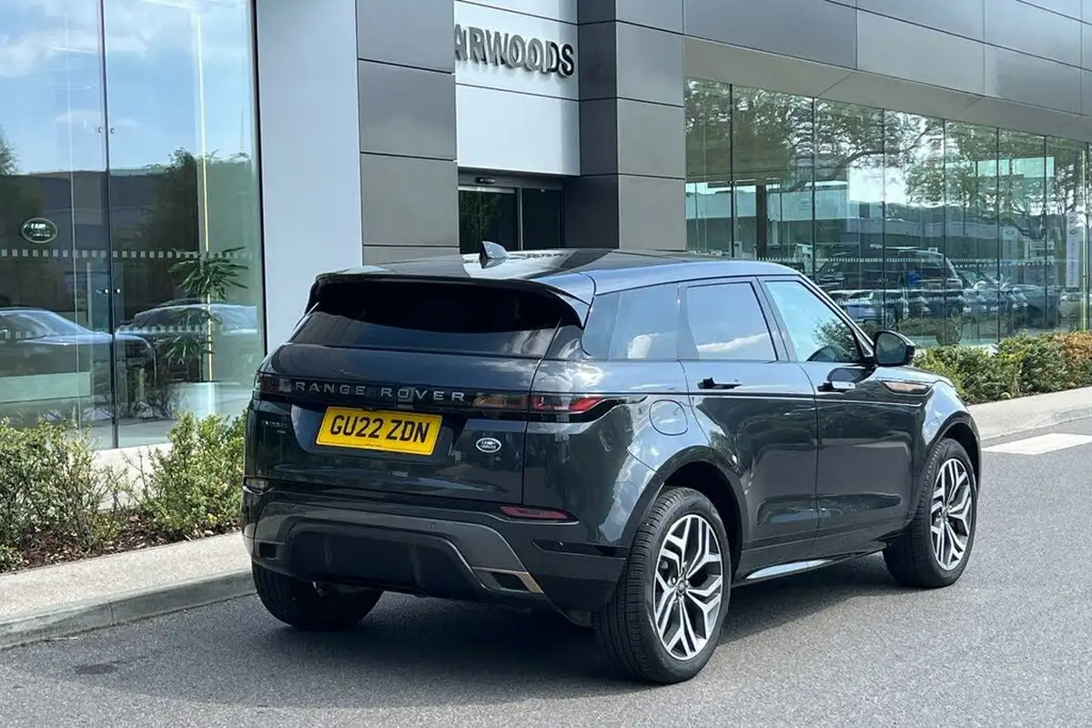 2022-land-rover-range-rover-evoque-15-p300e-r-dynamic-hse-big-8