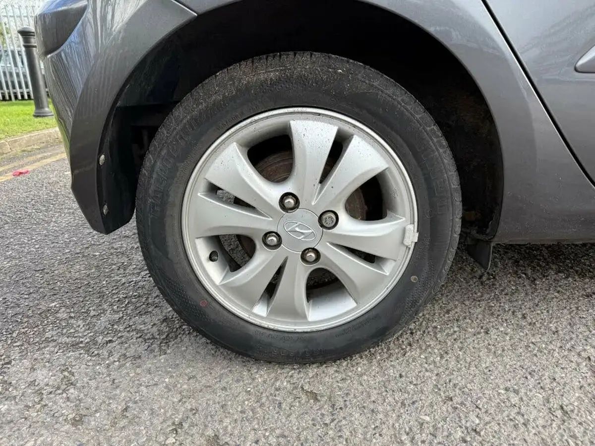 2011-hyundai-i10-12-active-big-15