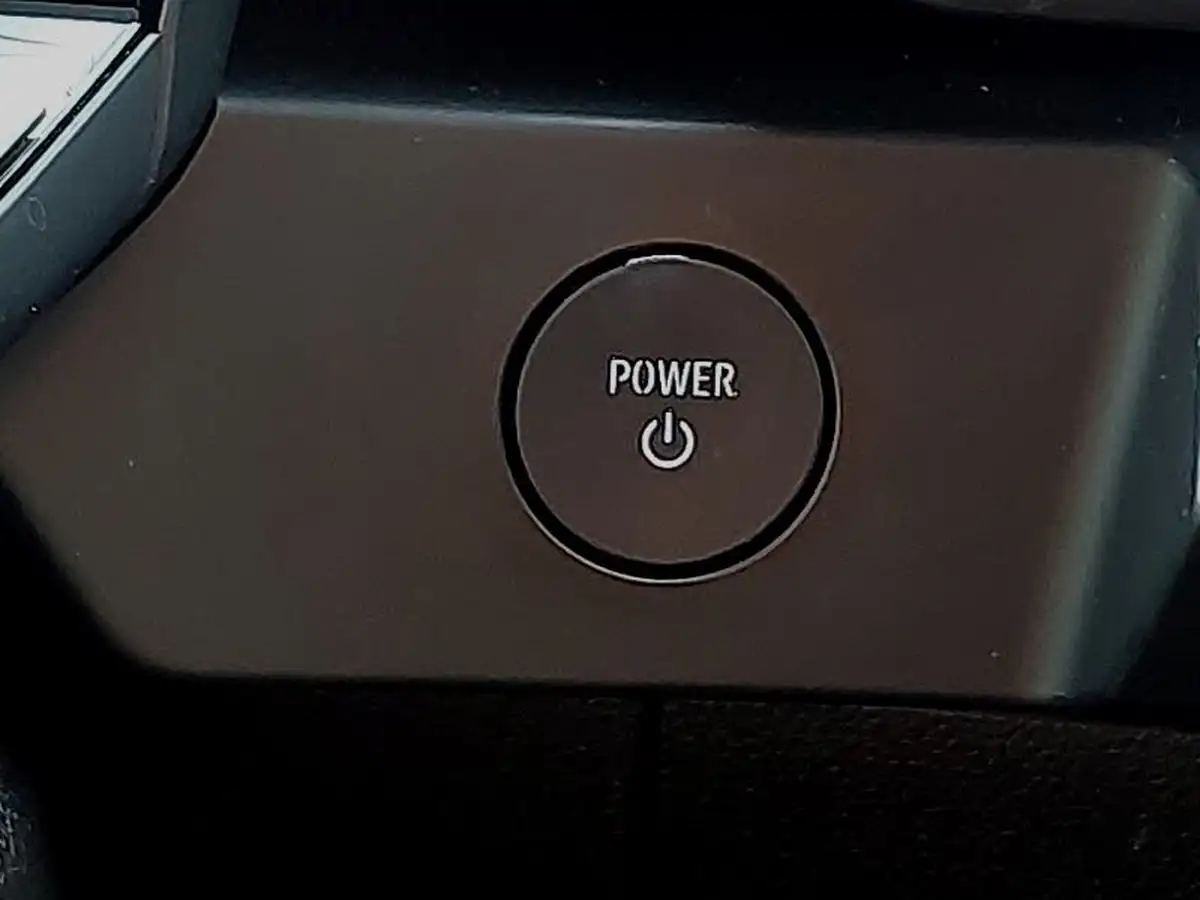 2024-renault-megane-e-tech-e-iconic-optimum-charge-big-18