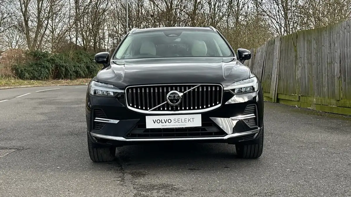 2025-volvo-xc60-20-t8-ultra-dark-big-11