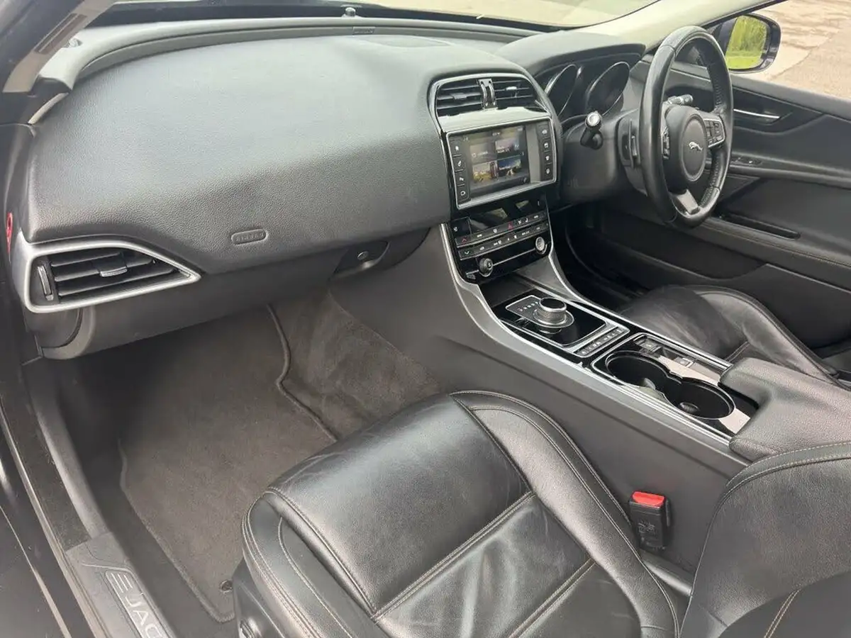 2017-jaguar-xe-20d-prestige-180ps-1999cc-auto-big-24